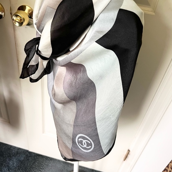 Chanel Geometric Logo  scarf/Wrap. 100% Silk. Made in Italy. Large, 51” by 53”. - Picture 3 of 16
